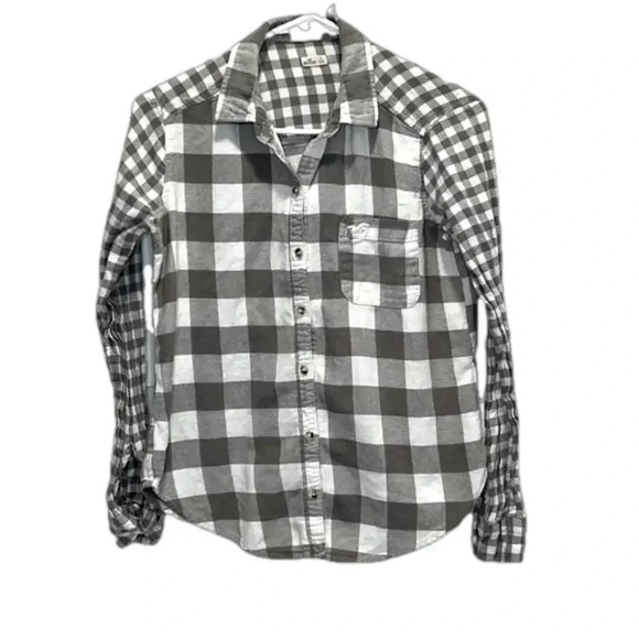 ✅ 3/$10 Imperfect plaid shirt small Hollister long sleeve button down collar top - Picture 1 of 7